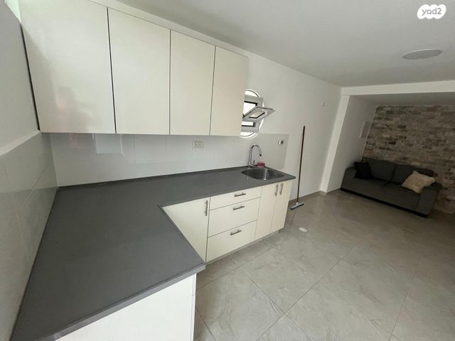 יונה בן אמיתי 27