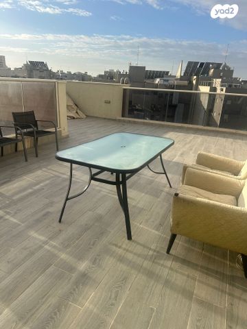 ארבע ארצות 12