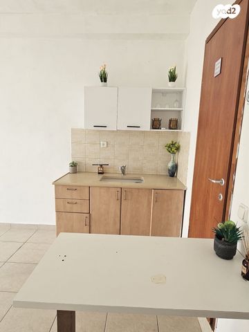 אבן גבירול 98