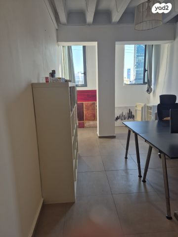 מדינת היהודים 100