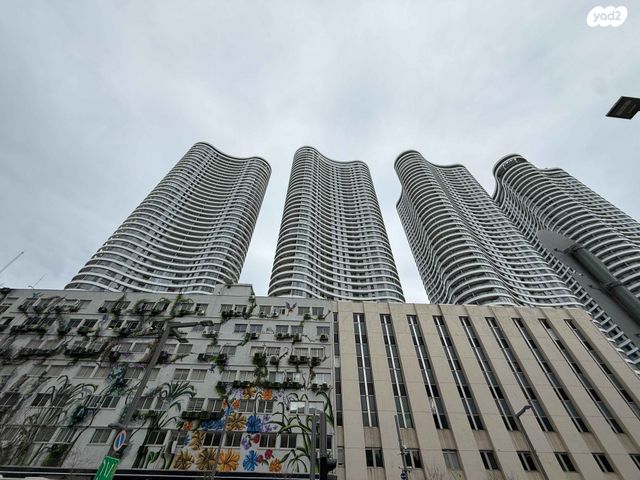 דרך מנחם בגין 55