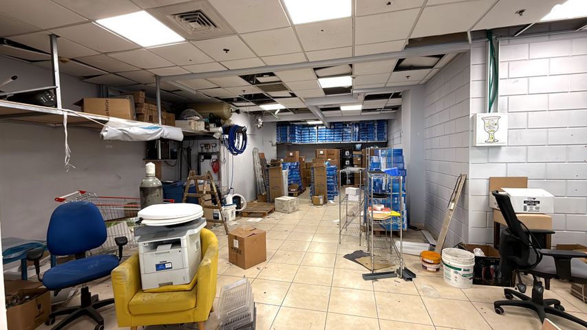 מחסנים, נתניה