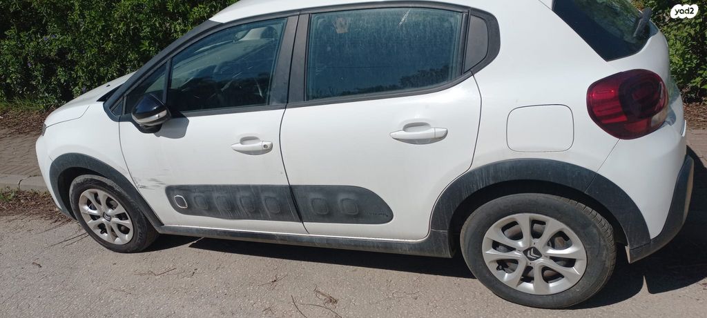 מודעת רכב ג׳ילי Geometry C