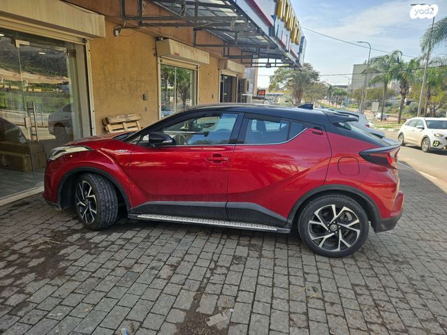 מודעת רכב טויוטה C-HR
