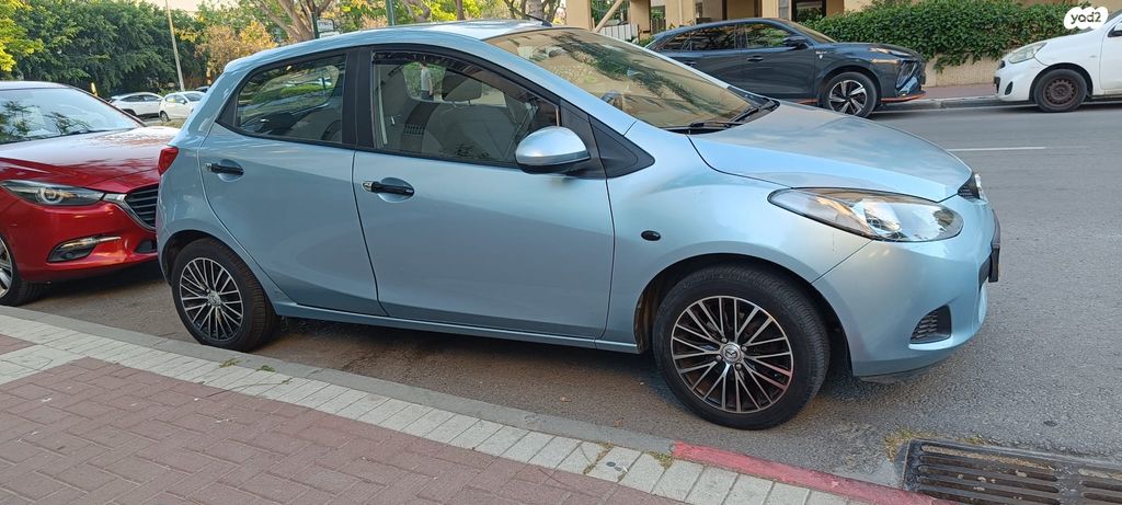 מודעת רכב מאזדה 2