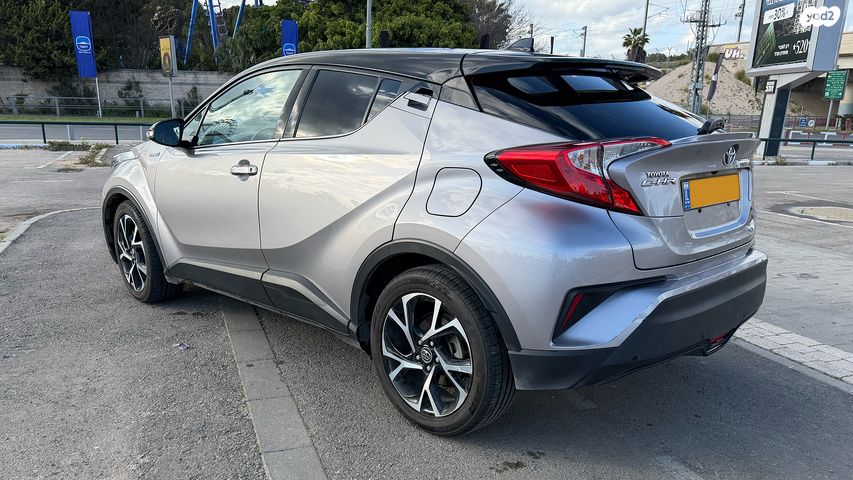 מודעת רכב טויוטה C-HR