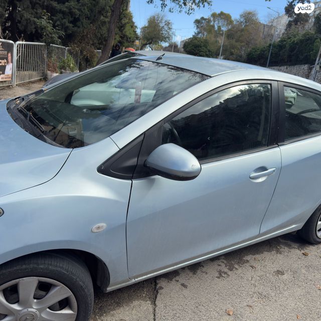 מודעת רכב מאזדה 2