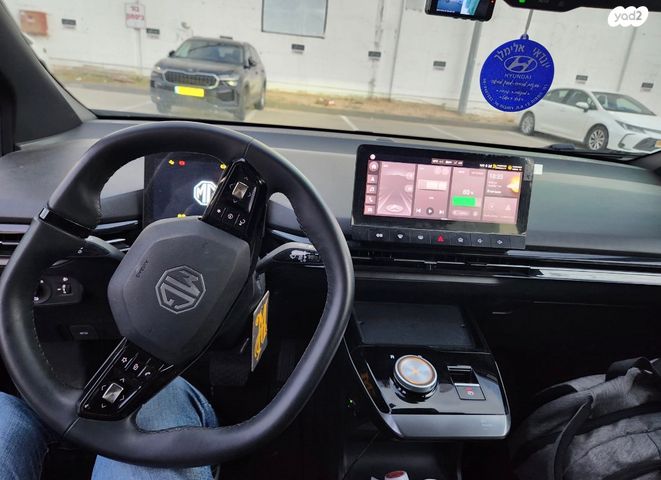 מודעת רכב אם ג'י MG4