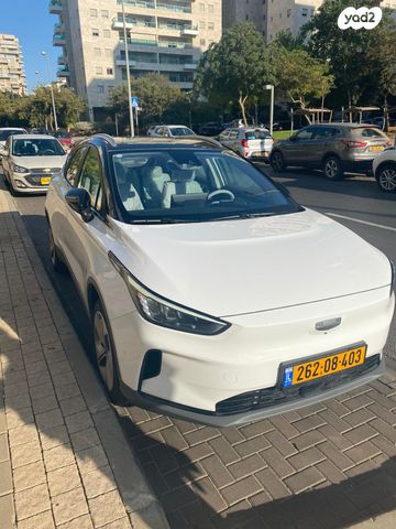 מודעת רכב ג׳ילי Geometry C