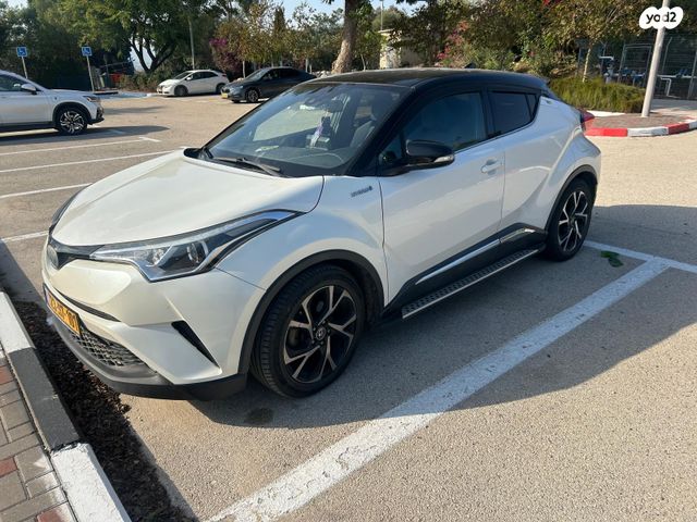 מודעת רכב טויוטה C-HR