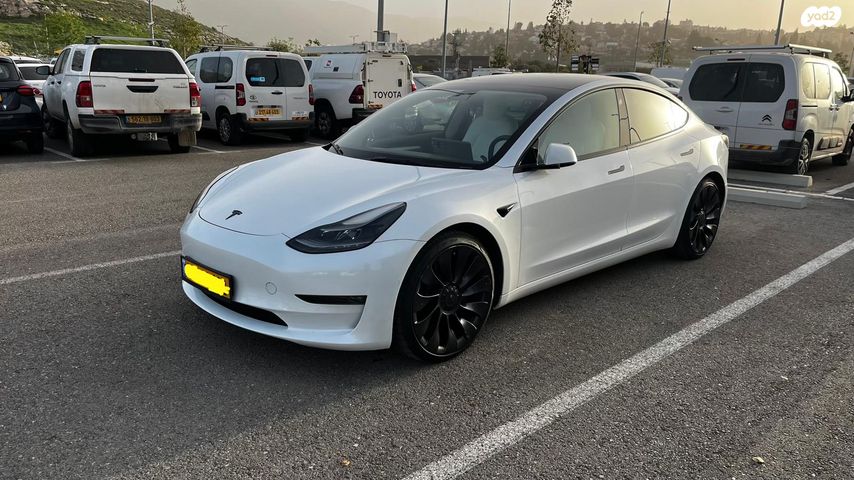 מודעת רכב טסלה מודל 3