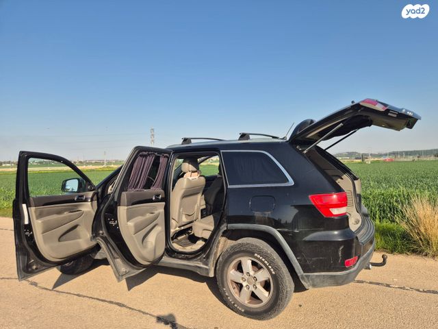 מודעת רכב ג'יפ גרנד צ'ירוקי