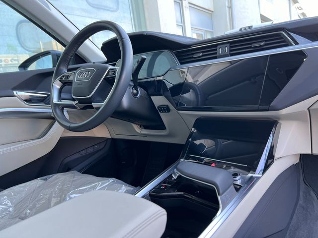 אאודי Q8 e-tron