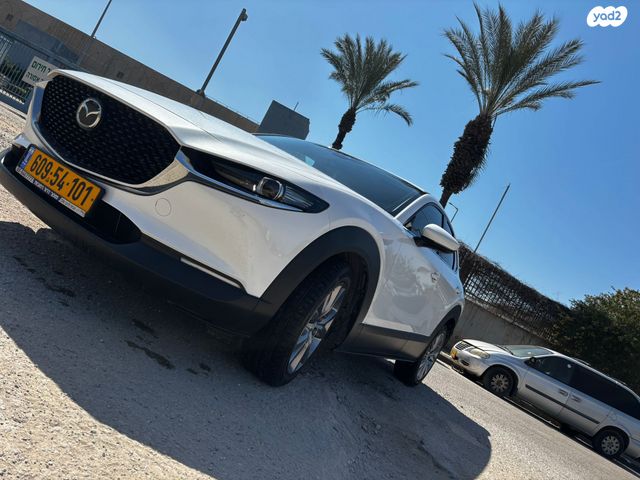 מודעת רכב מאזדה CX-30