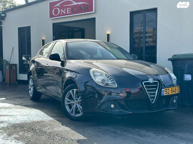 מודעת רכב אלפא רומיאו ג'ולייטה