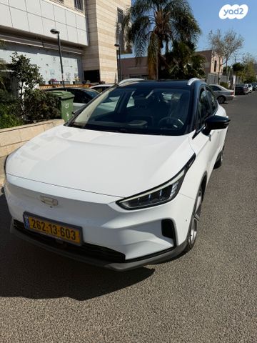 מודעת רכב ג׳ילי Geometry C