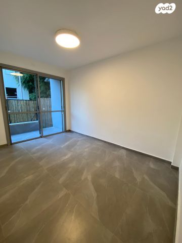 יהושע חנקין 104