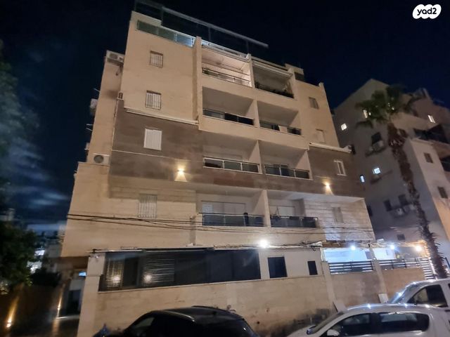 שדרות איינשטיין 11