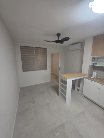 שדרות גלוסקין 9