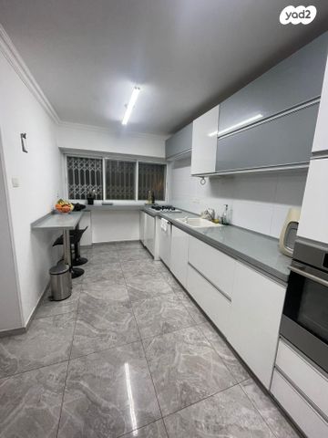 יקותיאל אדם 52