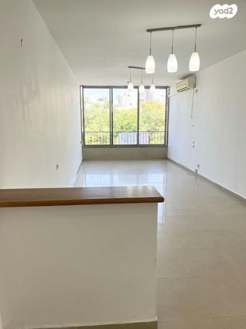 צבי הירשפלד 39