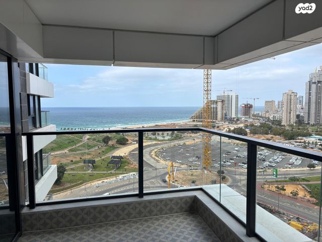 יהורם גאון 4