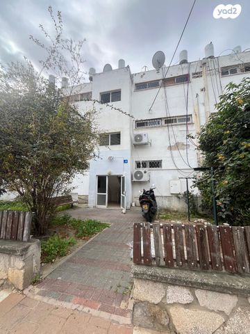 קיבוץ גלויות 9