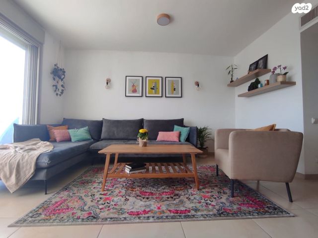 מודעת נכס, קדימה צורן