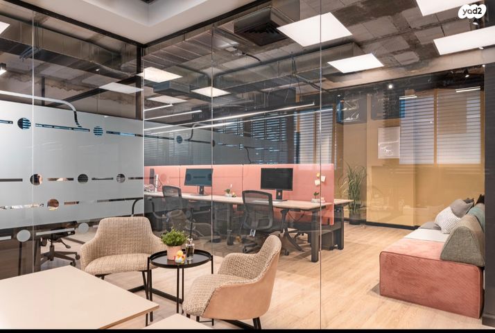 מונטיפיורי, הרכבת