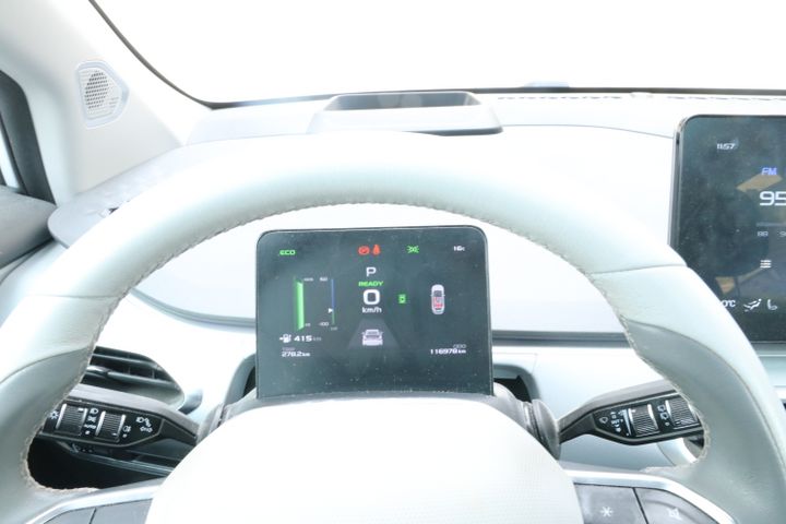 מודעת רכב ג׳ילי Geometry C