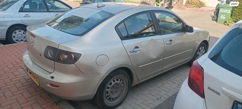 מודעת רכב מאזדה 3