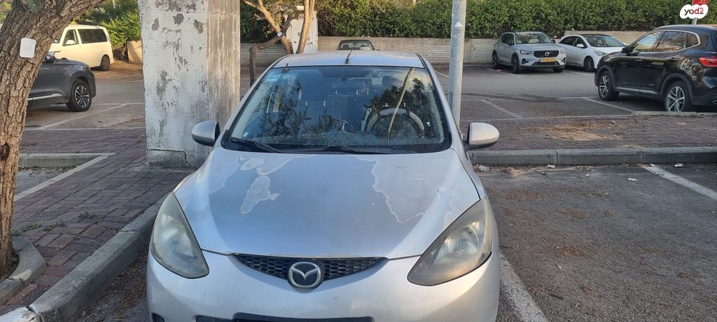 מודעת רכב מאזדה 2