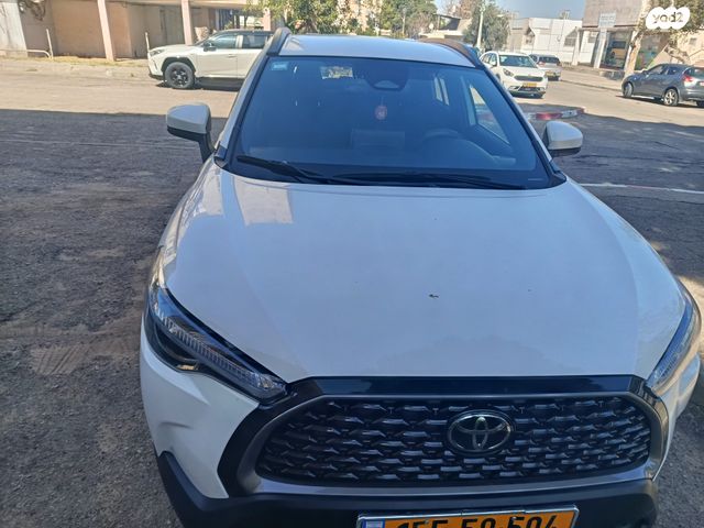 מודעת רכב טויוטה קורולה קרוס