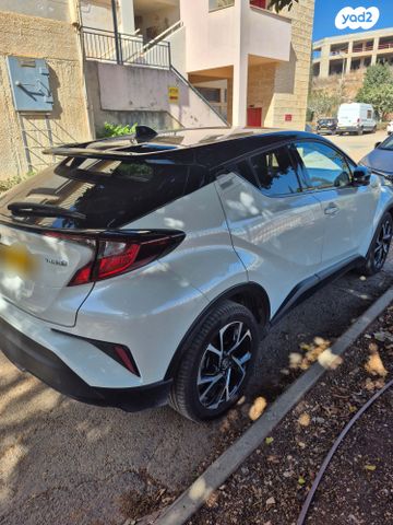 מודעת רכב טויוטה C-HR