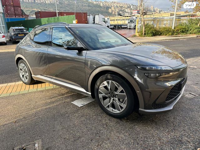 מודעת רכב ג'נסיס GV60