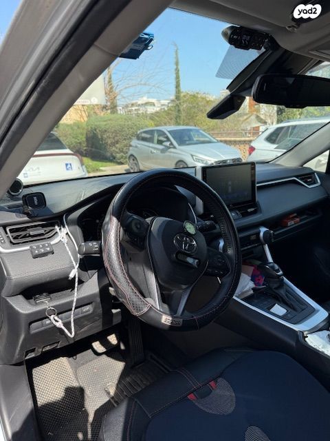 מודעת רכב טויוטה RAV4