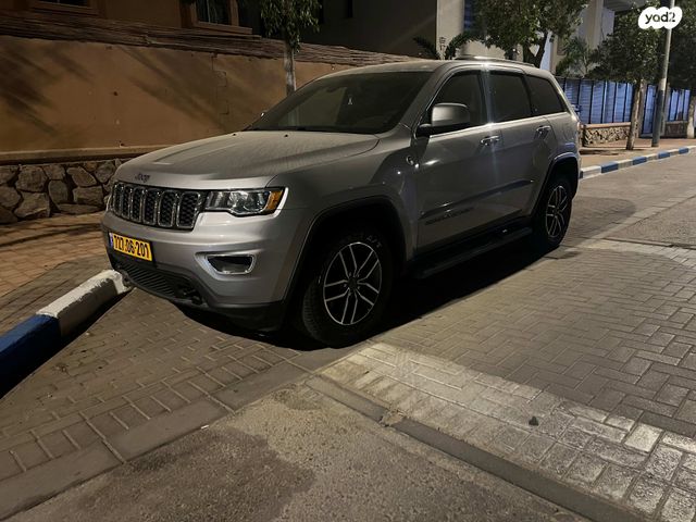 מודעת רכב ג'יפ גרנד צ'ירוקי