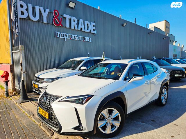 מודעת רכב לקסוס UX