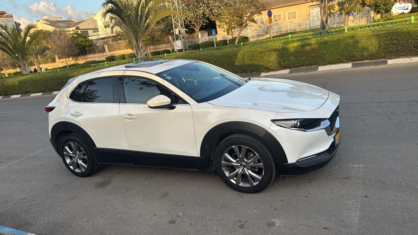 מודעת רכב מאזדה CX-30