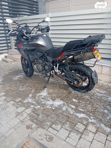 מודעת רכב בנלי TRK502X