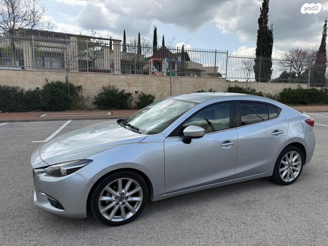 מודעת רכב מאזדה 3