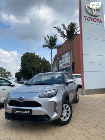 מודעת רכב טויוטה יאריס קרוס
