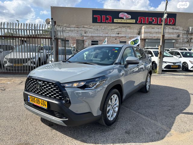 מודעת רכב טויוטה קורולה קרוס 1