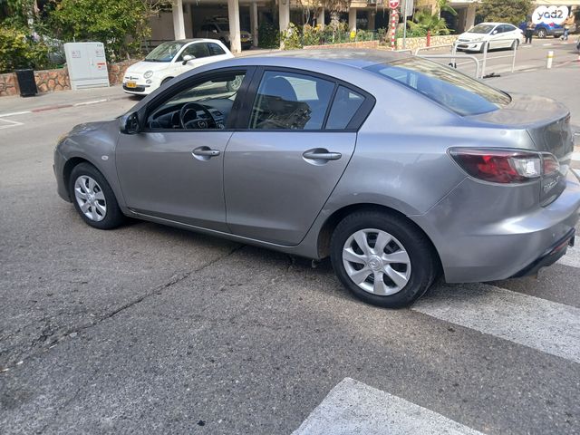 מודעת רכב מאזדה 3