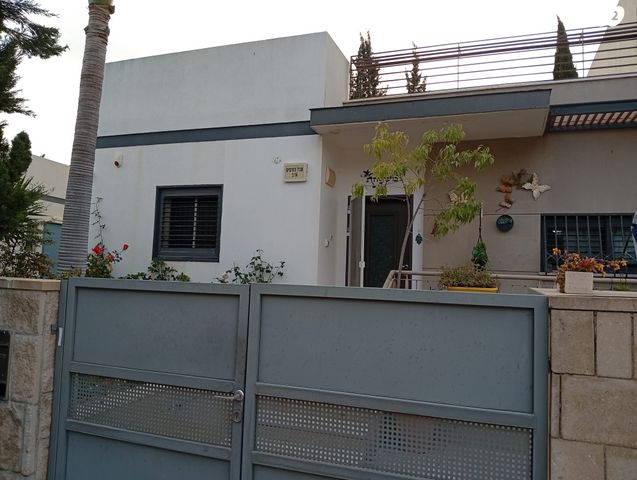 שביל התרשיש 14