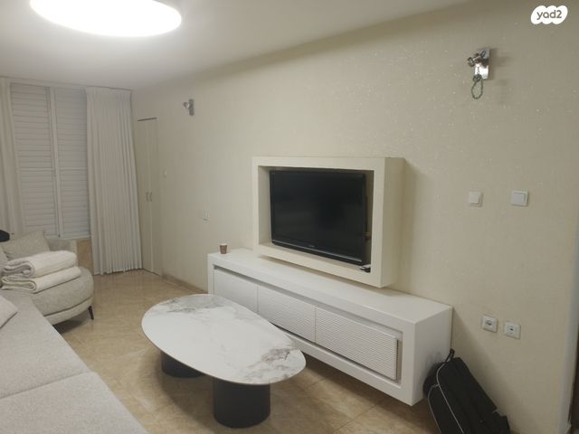 יקותיאל אדם 40