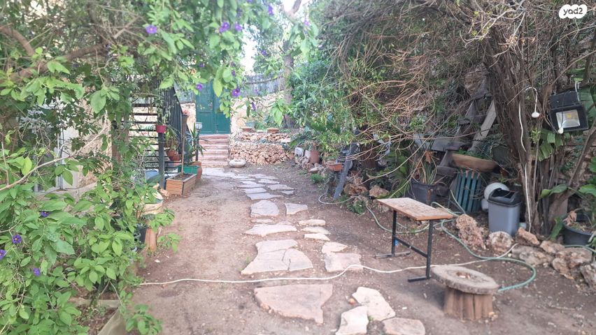 מבוא המצלתיים 12