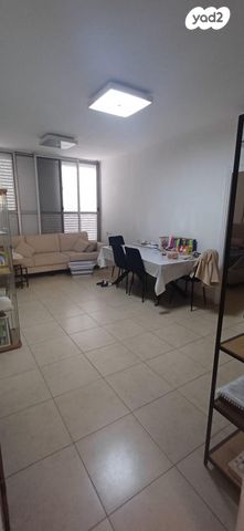 פתח תקווה 76