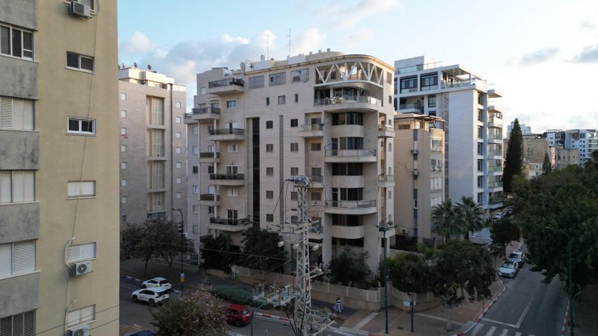 שדרות ירושלים 12