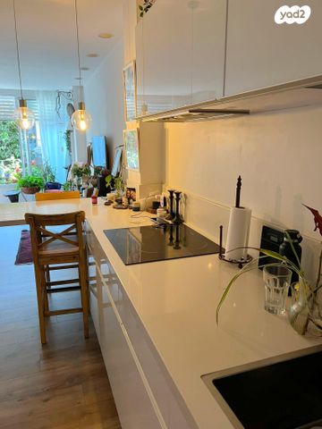 מרכז בעלי מלאכה 32